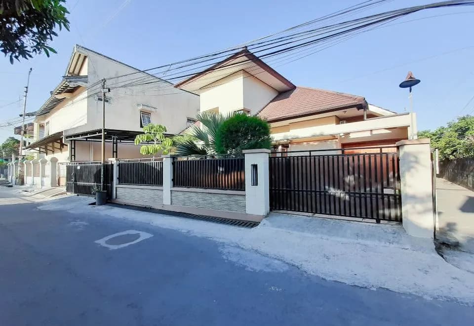 Joy House by Nginap
