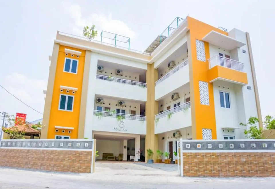 RedDoorz Syariah Near Taman Pelangi Monjali