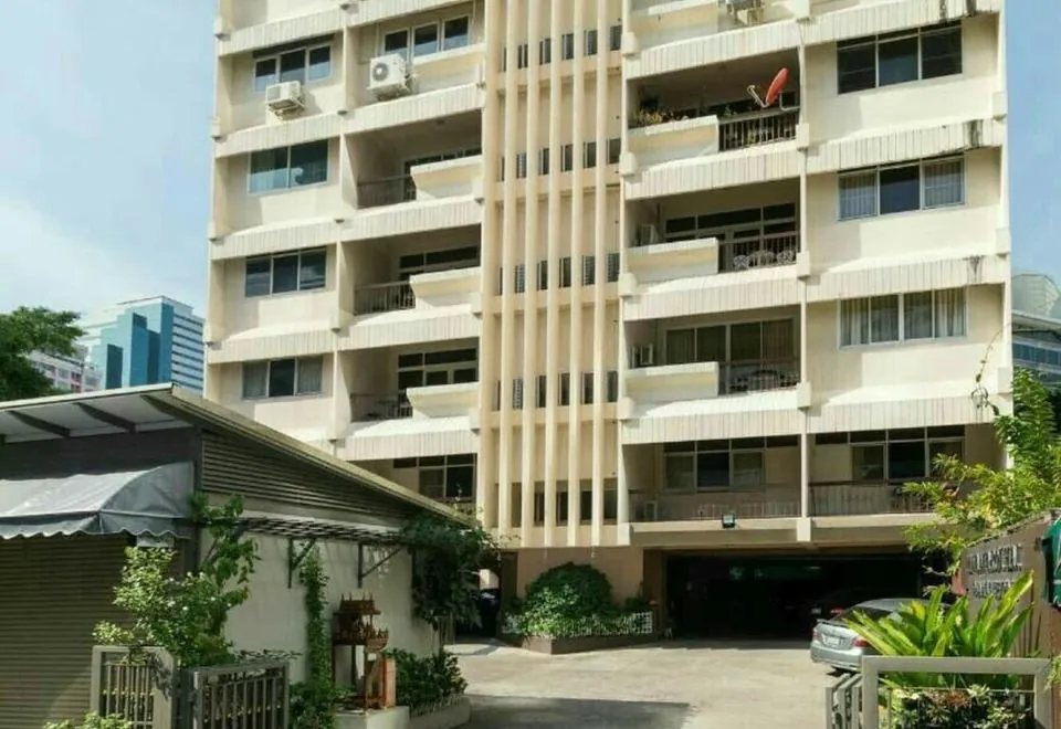 Le Vanvarothai Saladaeng Residence