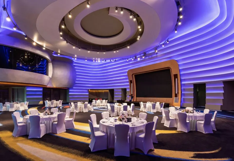 V Hotel Dubai, Curio Collection by Hilton