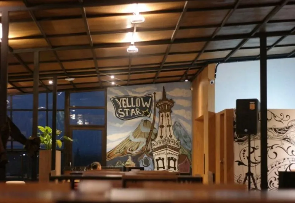 Yellow Star Ambarukmo Hotel