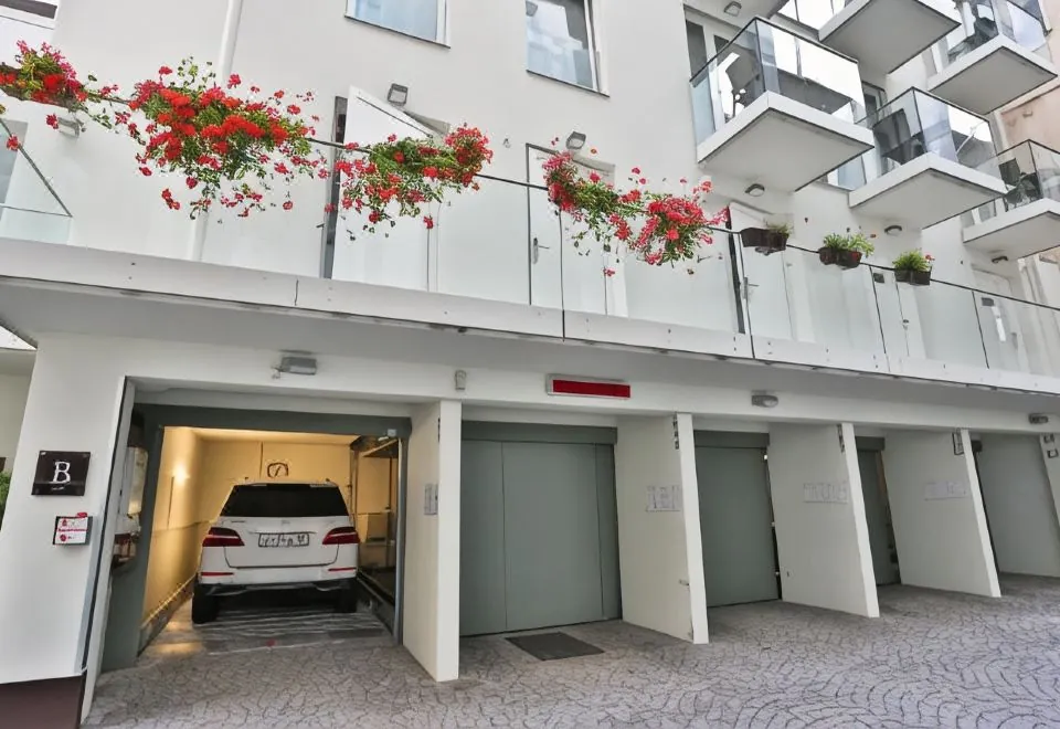 James Hotel & Apartments