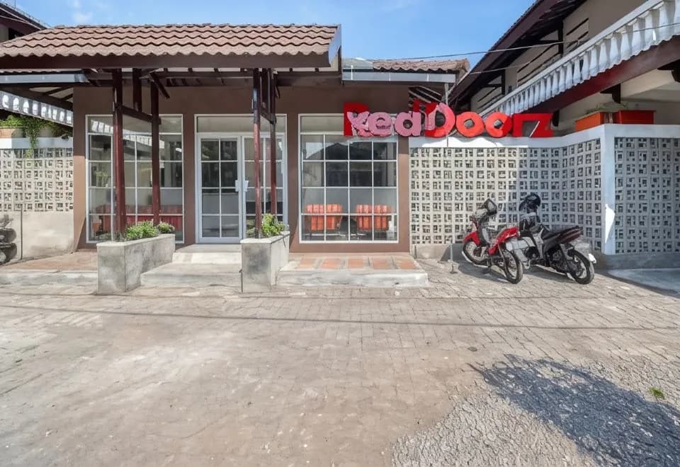 RedDoorz Near Malioboro Tugu Station Jogja 2