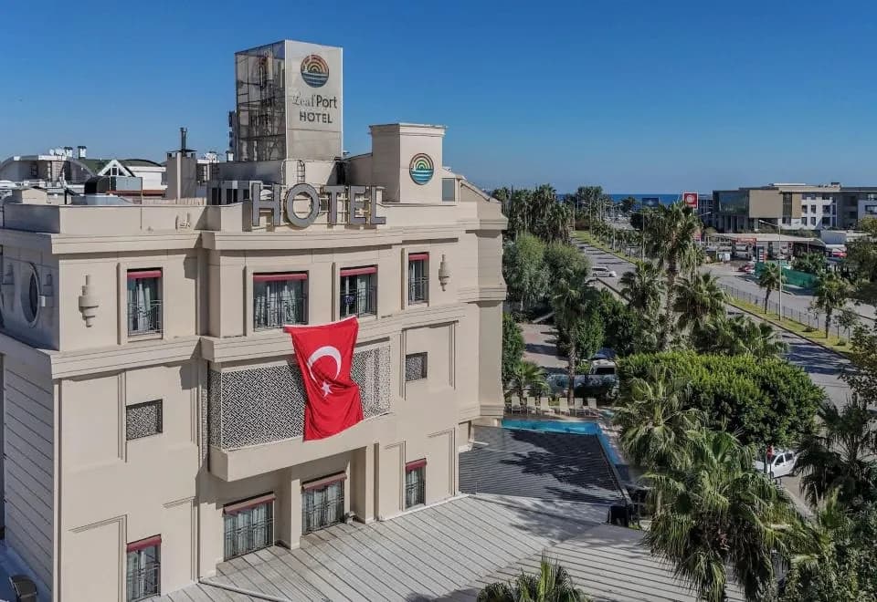 Leaf Port Hotel