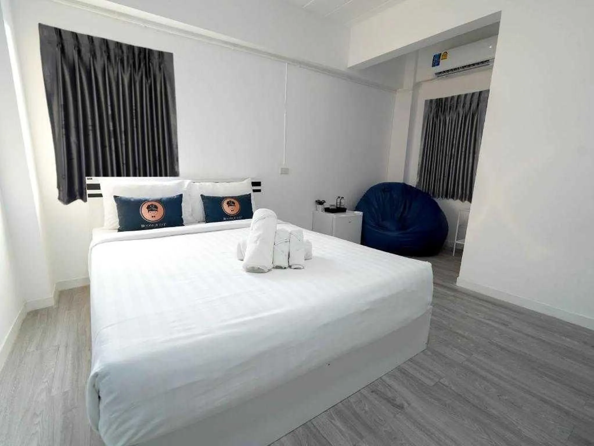 RoomQuest North Pattaya Light Collection