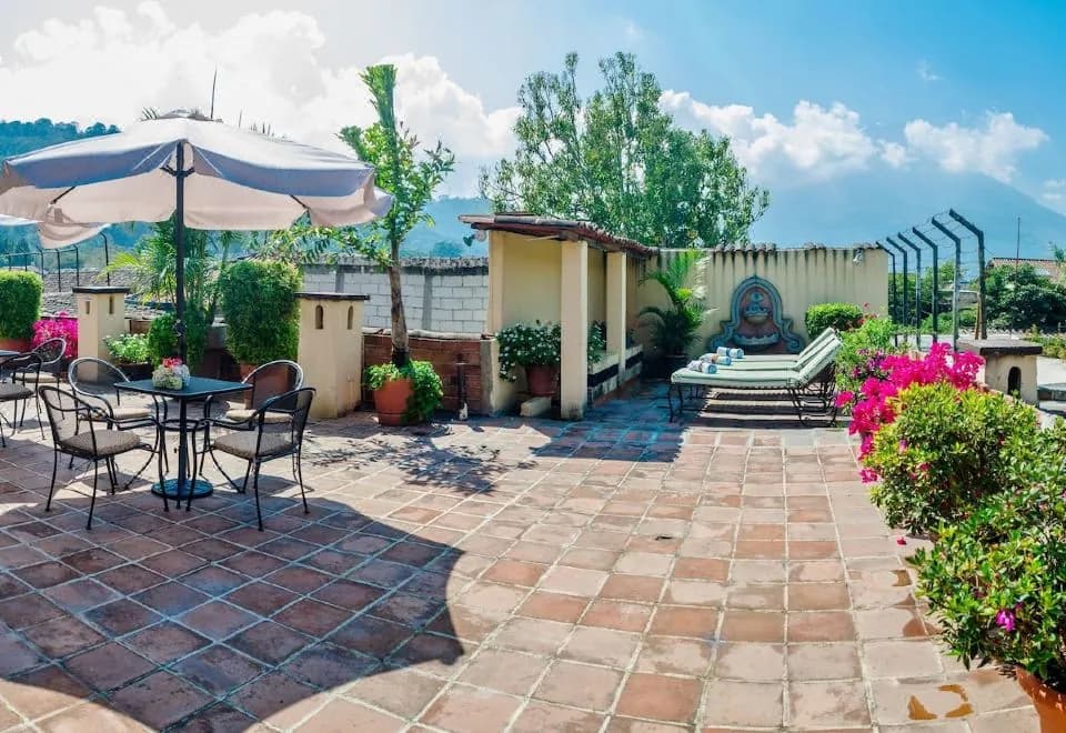 Las Camelias Inn
