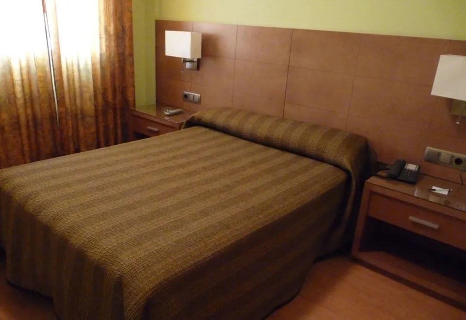 Hotel 4C Puerta Europa
