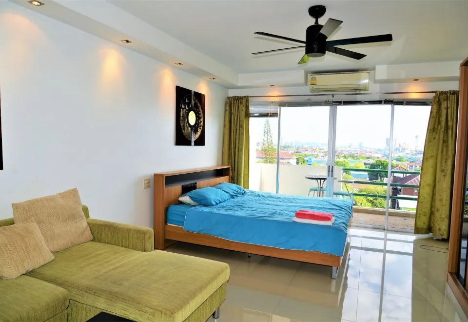 Pattaya Plaza Condotel Large Studio Apartment Sukhumvit