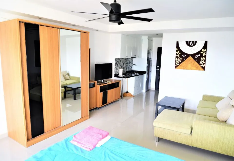 Pattaya Plaza Condotel Large Studio Apartment Sukhumvit