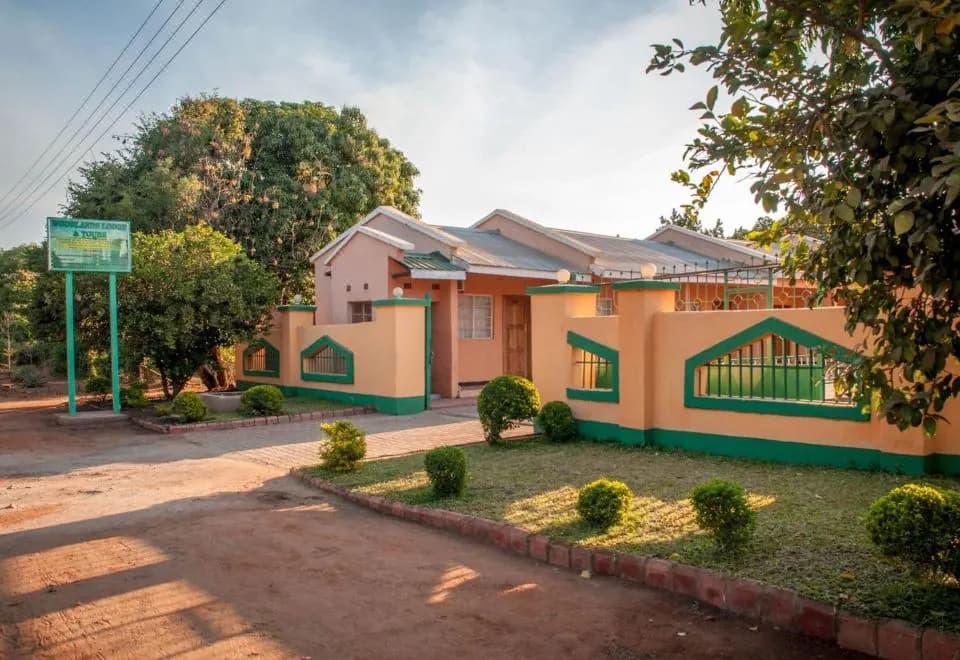 Woodlands Lodge & Tours