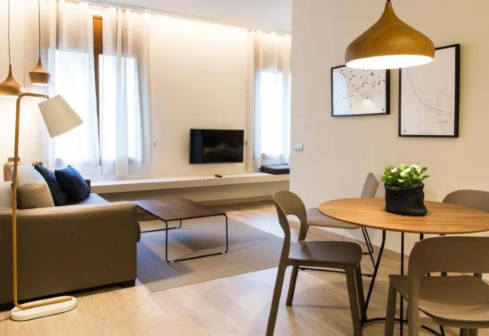 Fisa Rentals Ramblas Apartments