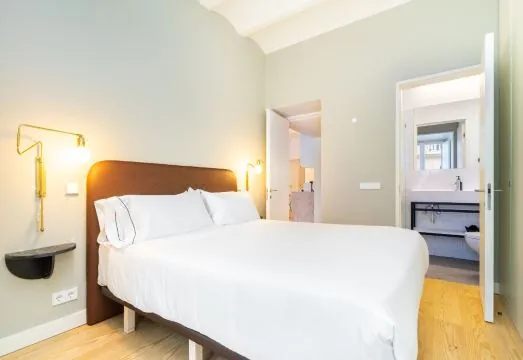 LS48 Prime Location Upscale Apartment