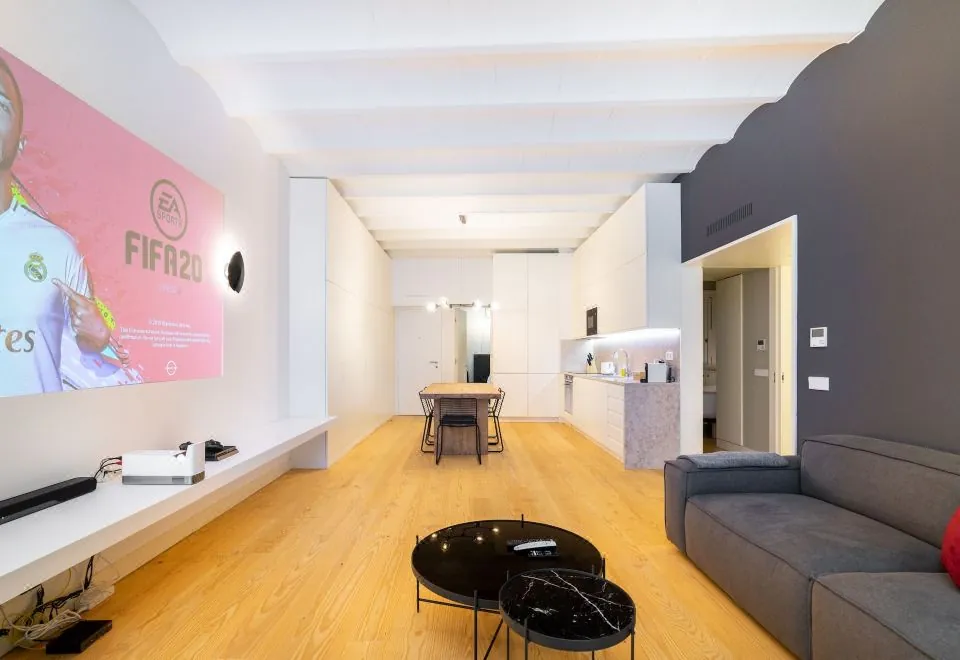 LS48 Prime Location Upscale Apartment