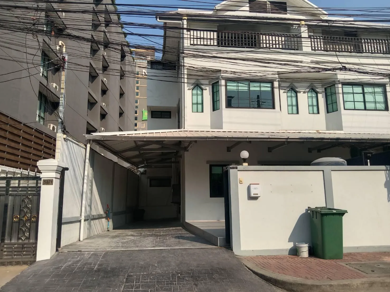 Yellow Place Sukhumvit 2