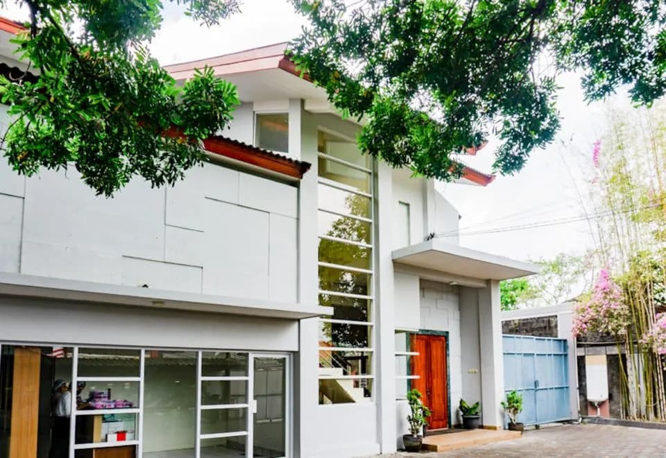 RedDoorz Near Jogja City Mall 4