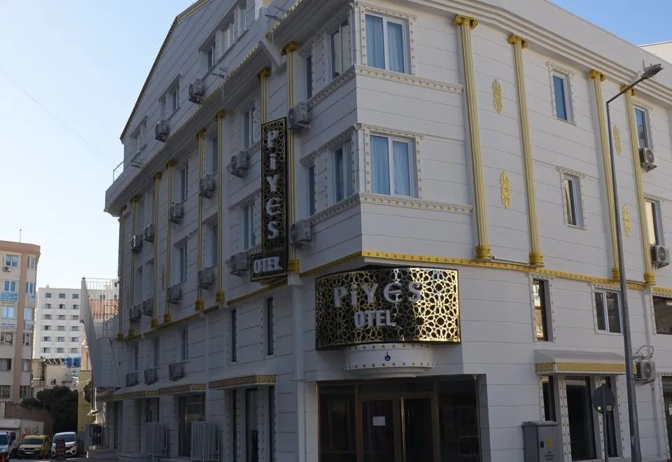 Piyes Otel
