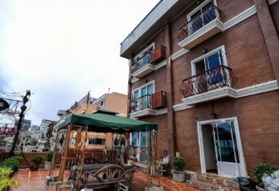 The Red Balcony Inn