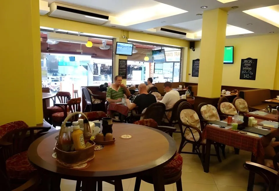 Robin's Nest Guesthouse & Restaurant