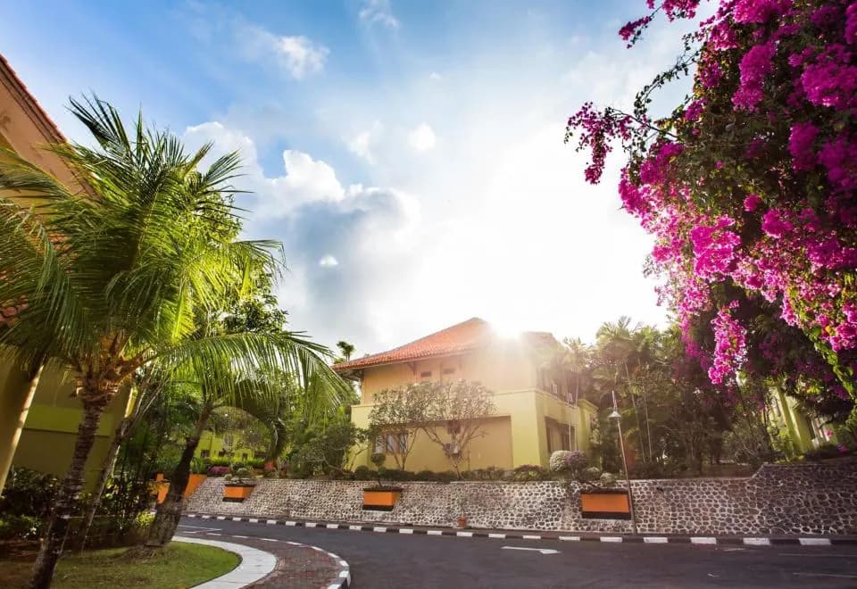 Plagoo Holiday Hotel