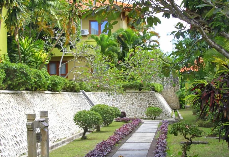 Plagoo Holiday Hotel