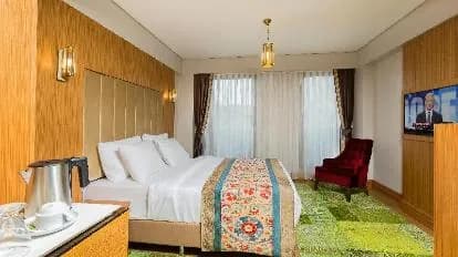 Obelisk Hotel & Suites