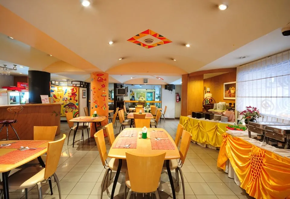 OYO 75385 Hotel Win Long