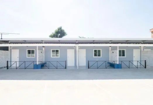 OYO 75383 Danthip Place