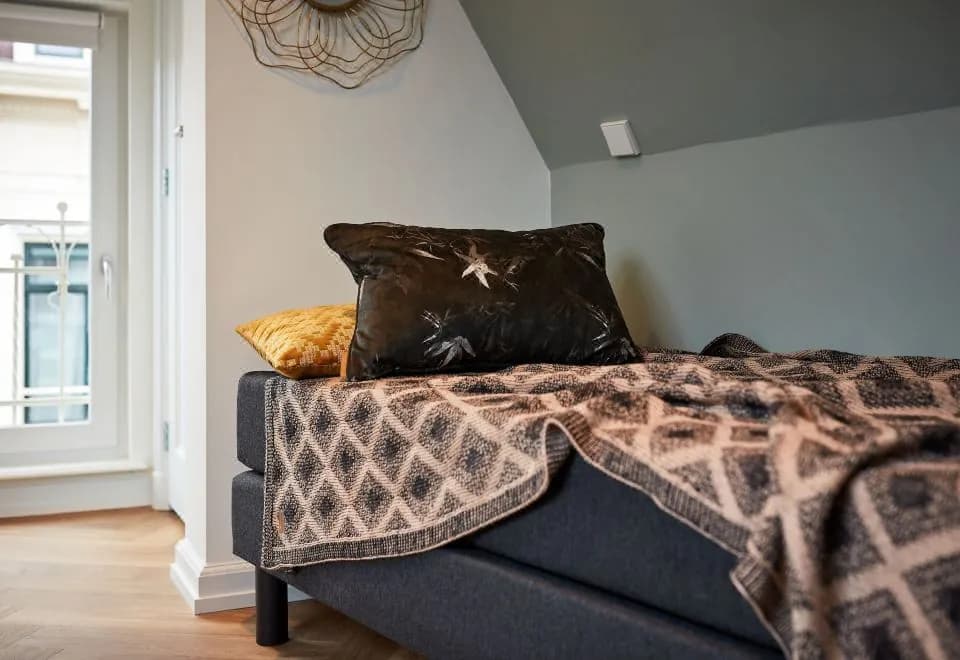 Damrak Short Stay Amsterdam
