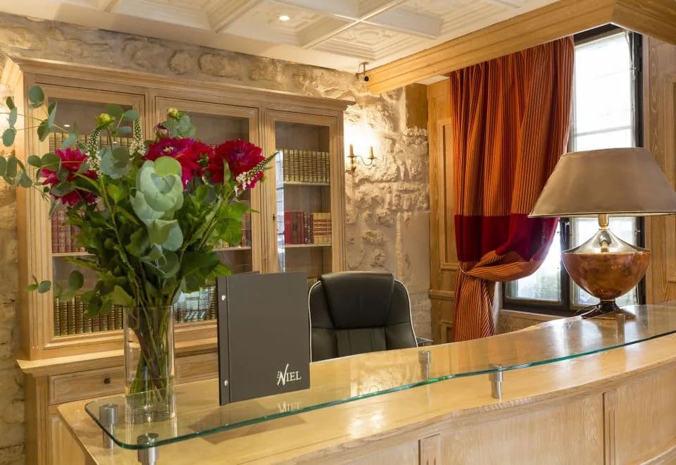 Elysees Niel Hotel