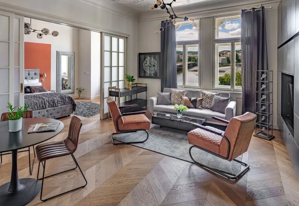 MN6 Luxury Suites by Adrez