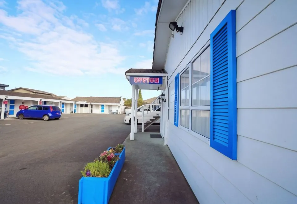 Golden Glow Motel