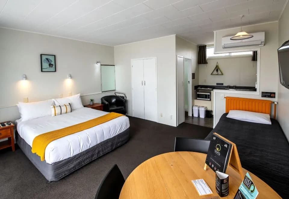 Aura Accommodation