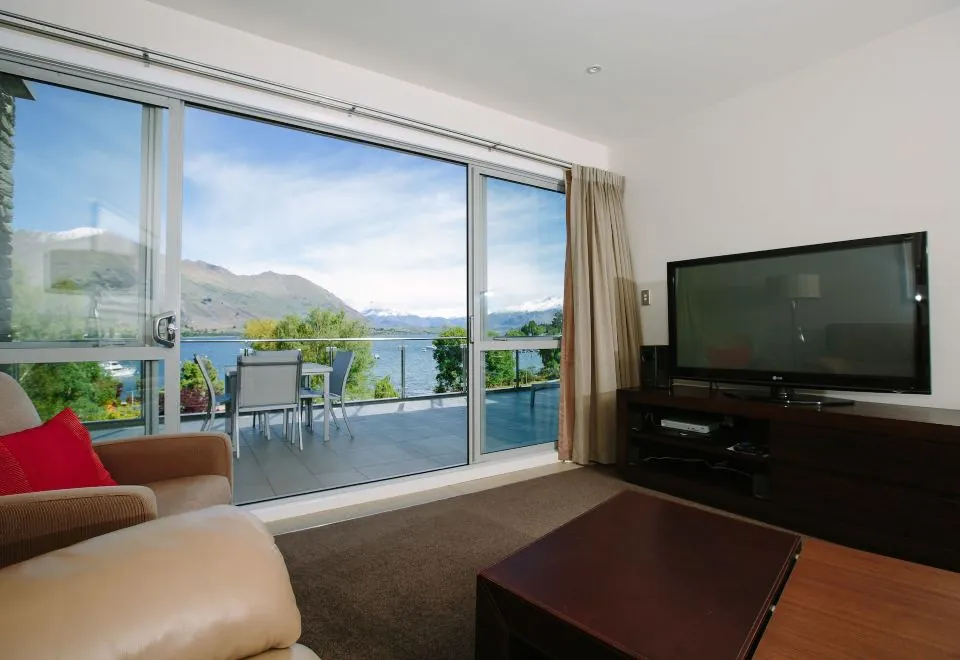 Lakeside Apartments