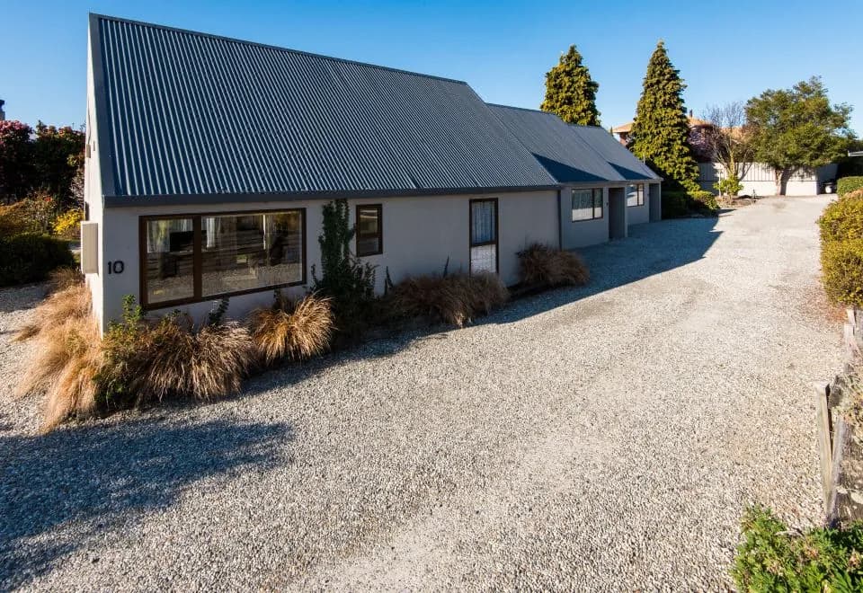 Manuka Crescent Motel
