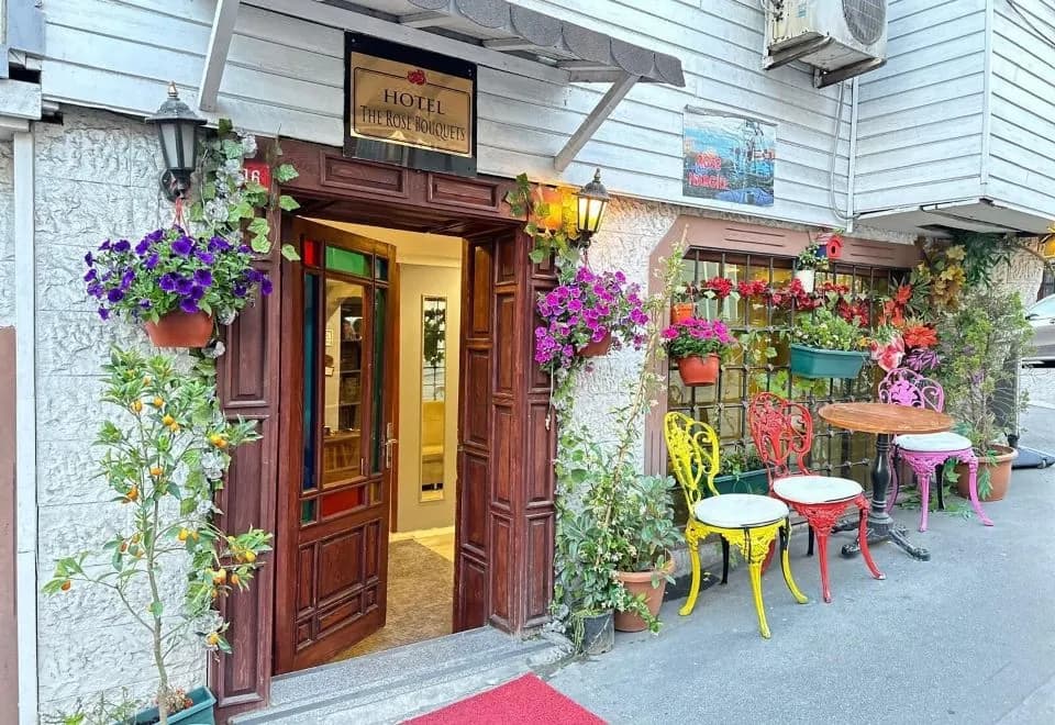 Rose Bouquets Hotel