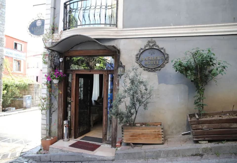 Basileus Hotel