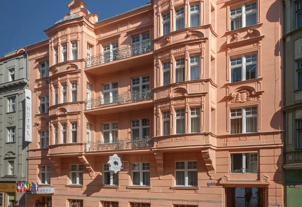 Hotel Taurus