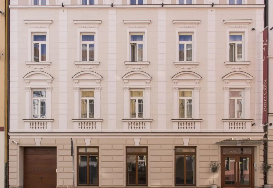 Hotel Carol