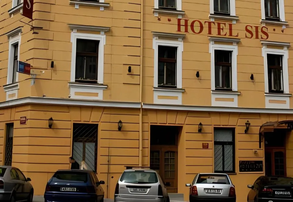 Gallery Hotel Sis