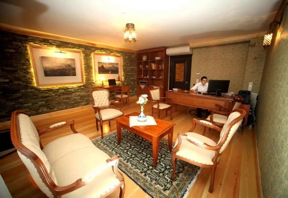 Lalinn Hotel