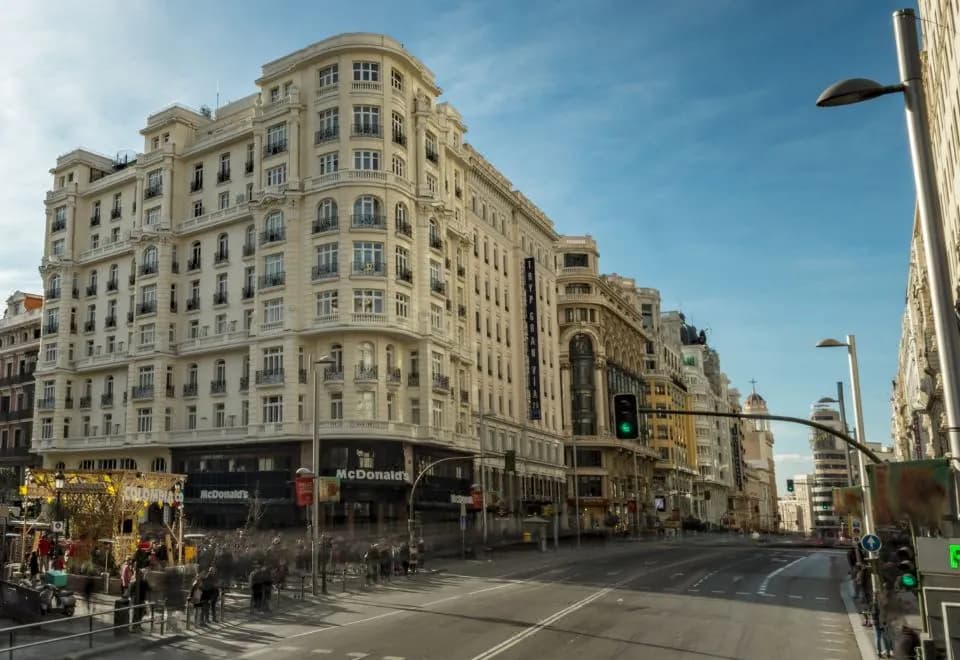 Praktik Metropol Hostal