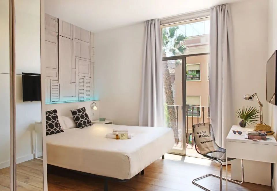 Chic&Basic Tallers Hostal