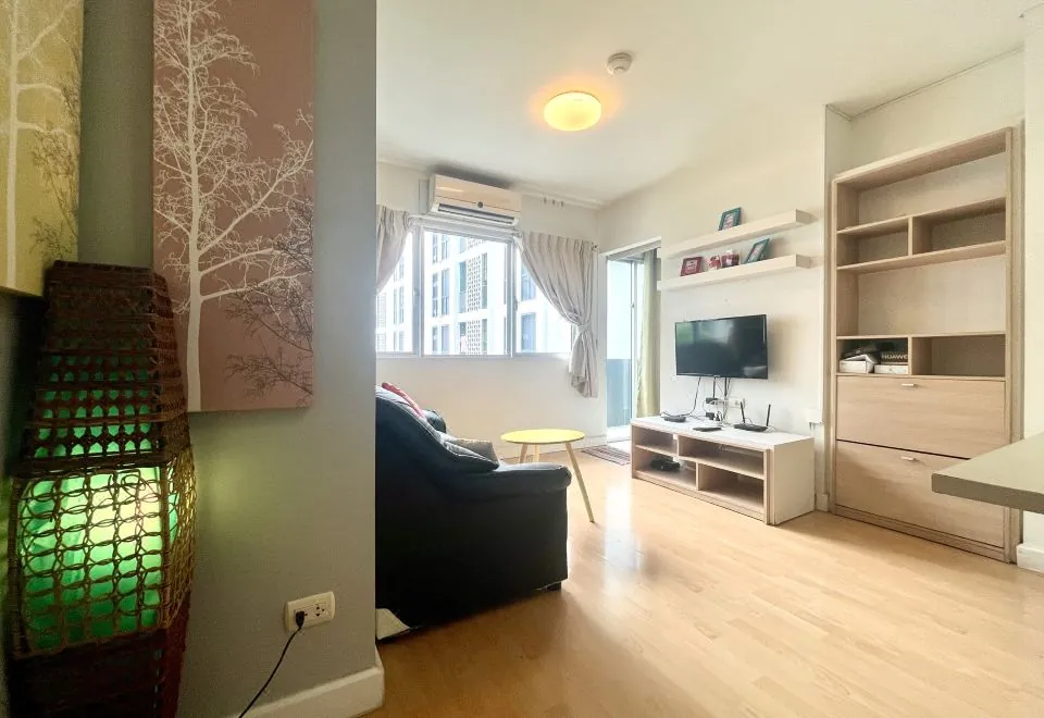 1 Bdrm Condo 5 Minutes Walk 2 BTS Fiber Optic Wifi