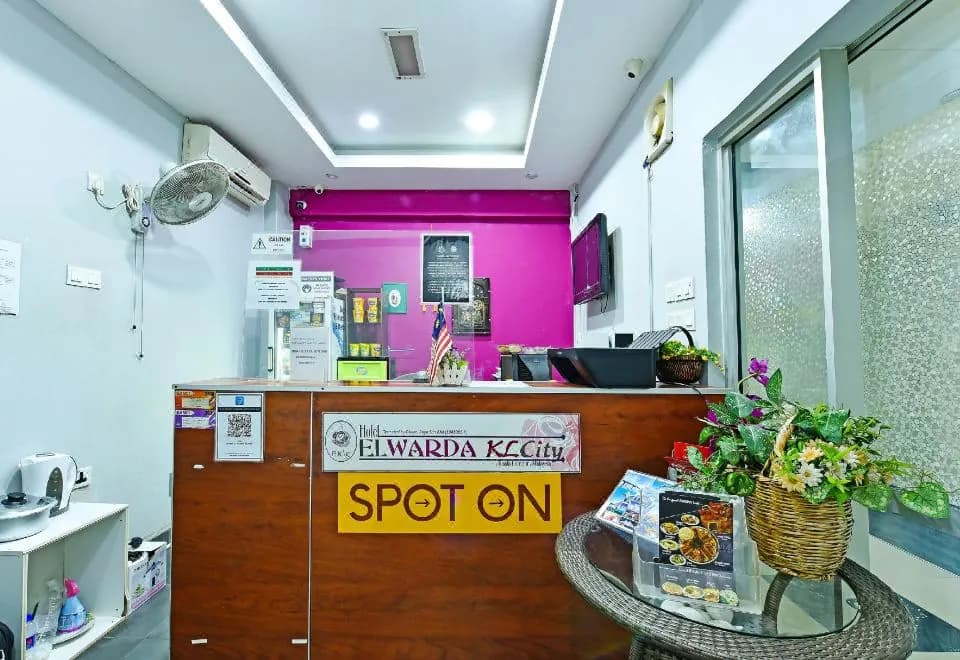 OYO 90138 Hotel Elwarda Klcity
