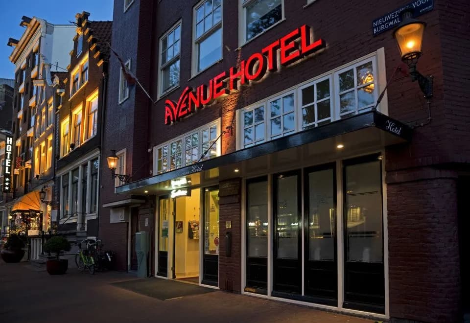 Avenue Hotel