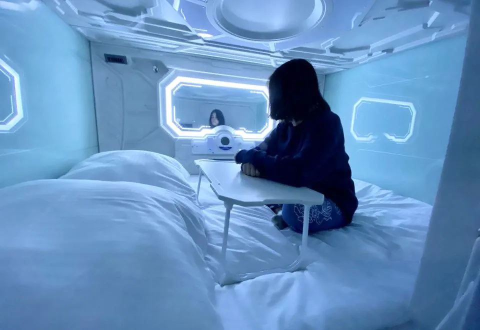 Space Night Capsule Hotel