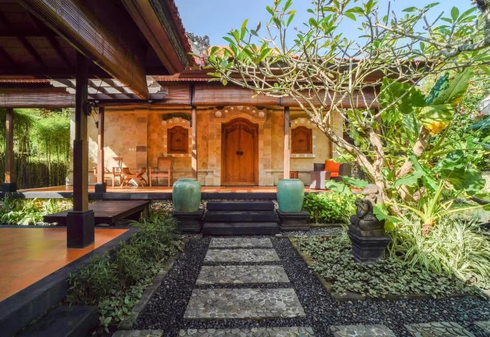 Giri Bhagawan Villas & Spa