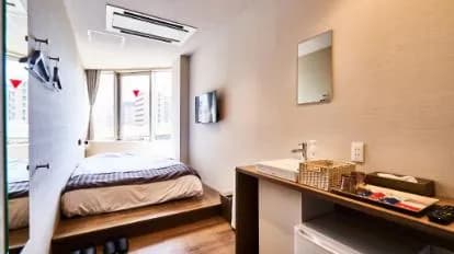 &and Hostel Hommachi East