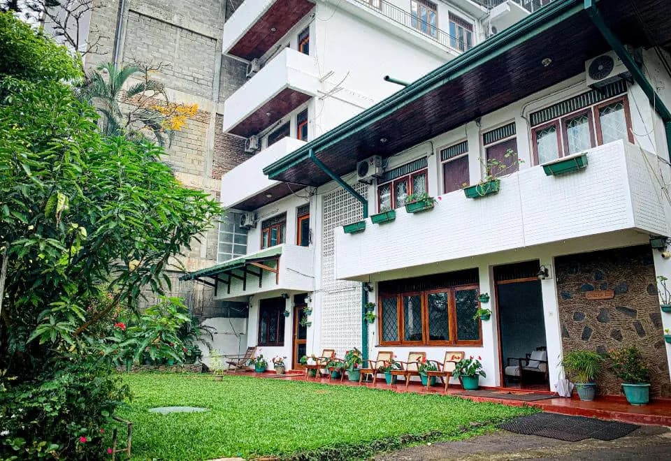 Sharon Inn