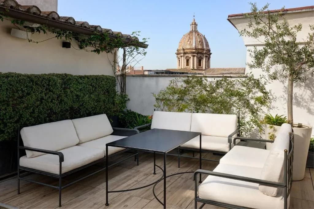 Terrace Pantheon Relais